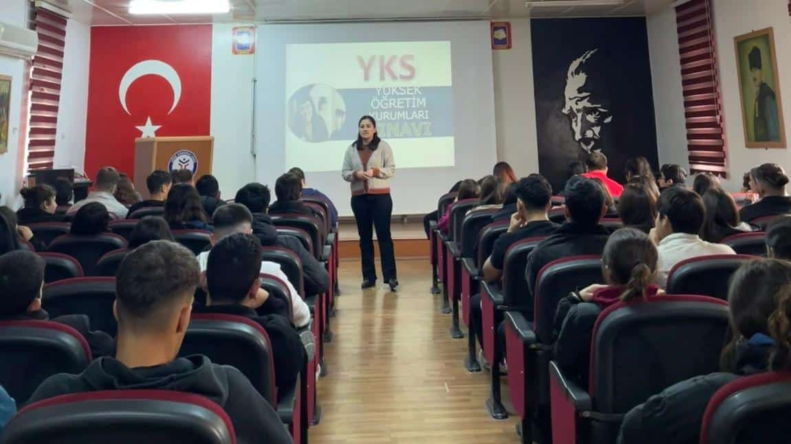 Okulumuz rehber öğretmeni Hülya Karafilik tarafından 12. Sınıf öğrencilerimize YKS hakkında  bilgilendirme yapıldı.